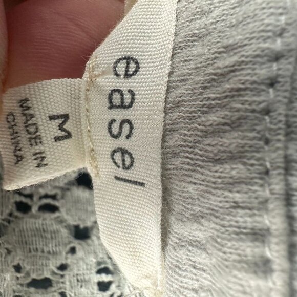 Easel Gray Short Sleeve Flutter Sleeve Size Medium Blouse Button - Picture 6 of 8